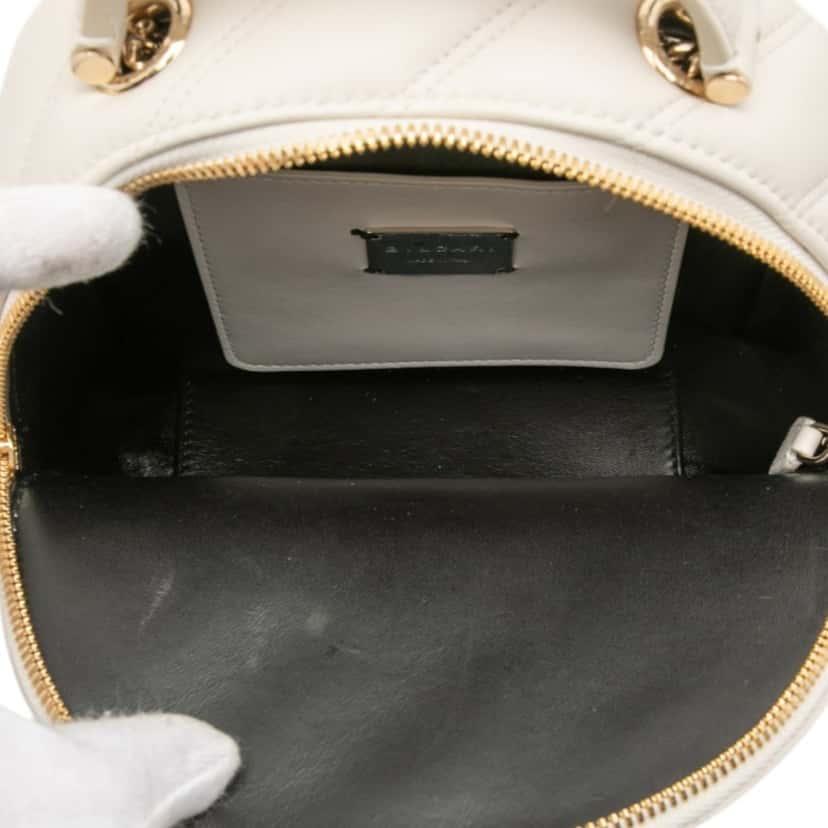 Bvlgari Quilted Leather Serpenti Forever Cabochon Backpack White Leather Very good condition - Model View