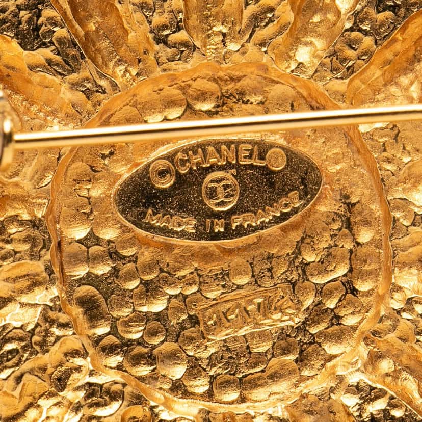 Chanel Gold Plated Sunburst Shield Brooch Gold Metal Very good condition - Inside View