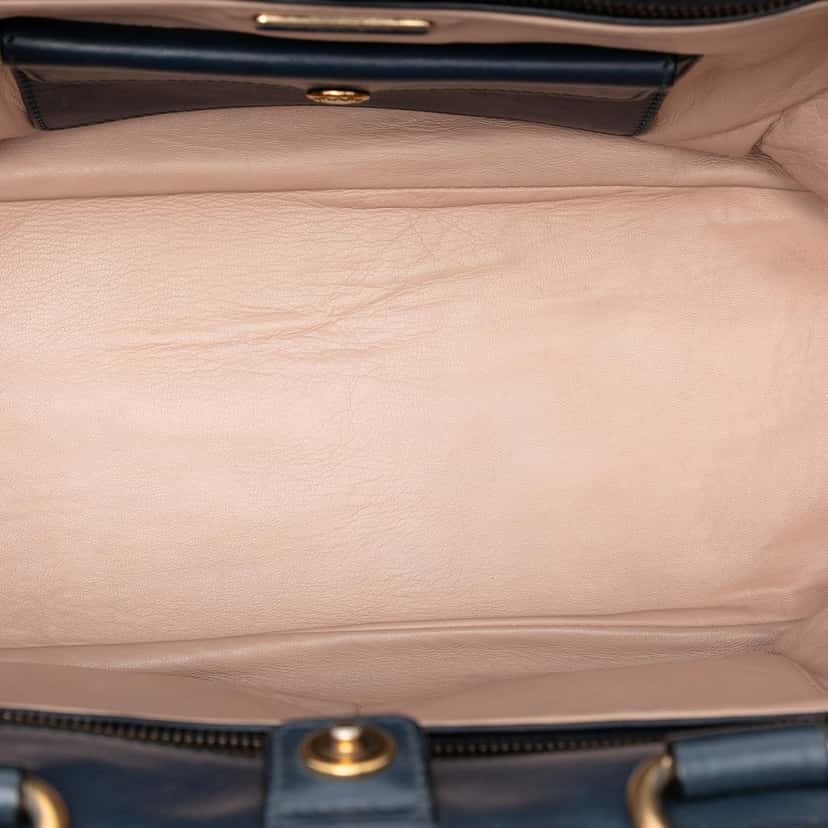 Prada Large Visone City Calf Double Handle Shopping Tote Blue Leather Very good condition - Model View