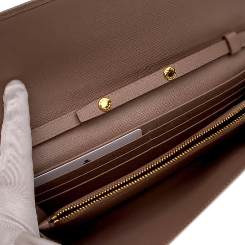 Prada Saffiano Wallet on Chain Brown Leather Very good condition - Model View