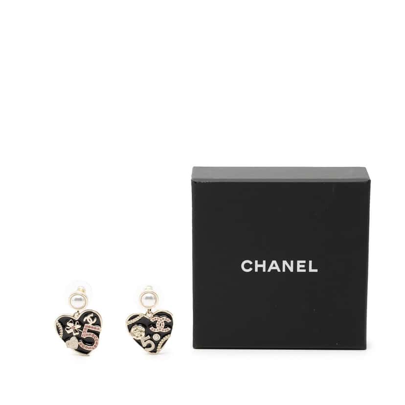 Chanel CC Gold Plated Faux Pearl Strass and Resin Heart Drop Push Back Earrings Gold Plastic Very good condition - Model View