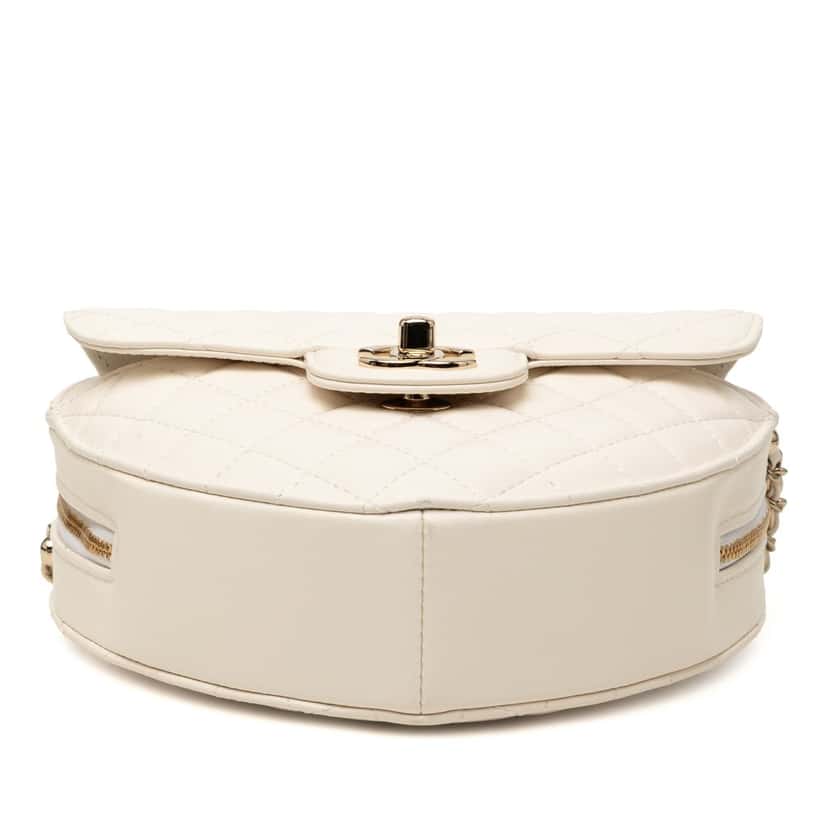 Chanel Lambskin CC in Love Heart Crossbody White Leather Very good condition - Inside View