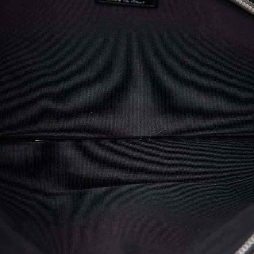 Chanel Large Wool Felt Deauville O Case Clutch Black Very good condition - Model View
