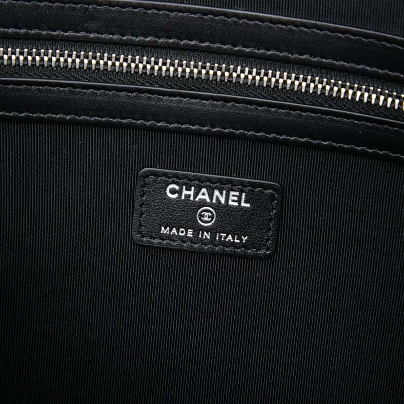 Chanel Large Wool Felt Deauville O Case Clutch Black Very good condition - Box View