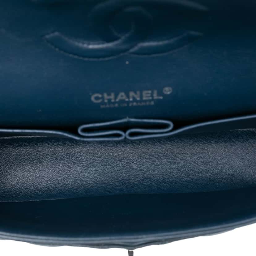 Chanel Medium Classic Lambskin Double Flap Blue Leather Very good condition - Model View