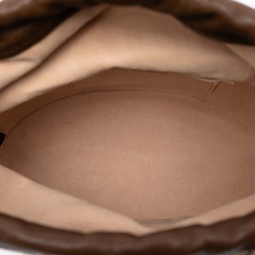 Gucci GG Canvas Horsebit 1955 Bucket Bag Beige Very good condition - Model View