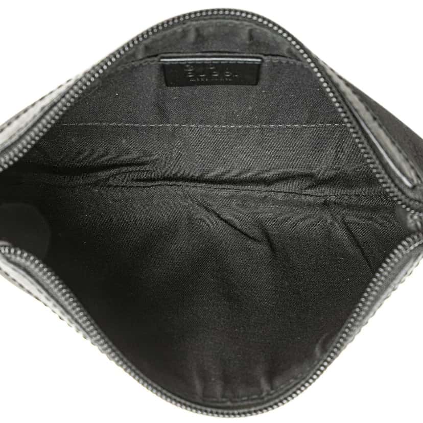 Gucci GG Nylon Shoulder Bag Black Very good condition - Model View