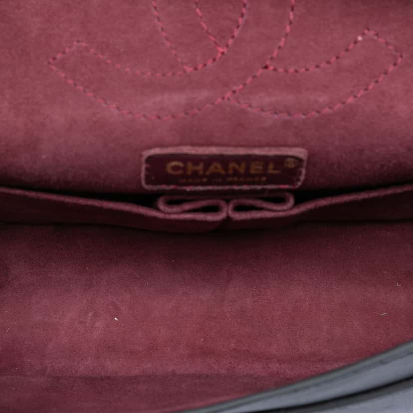 Chanel Calfskin Reissue 2.55 Medallion Nude Double Flap 225 Black Leather Very good condition - Model View