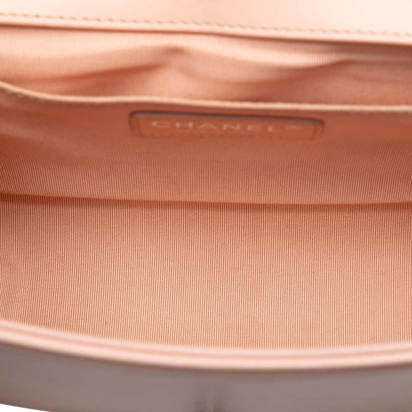 Chanel Old Medium Quilted Lambskin Boy Flap Pink Leather Very good condition - Model View