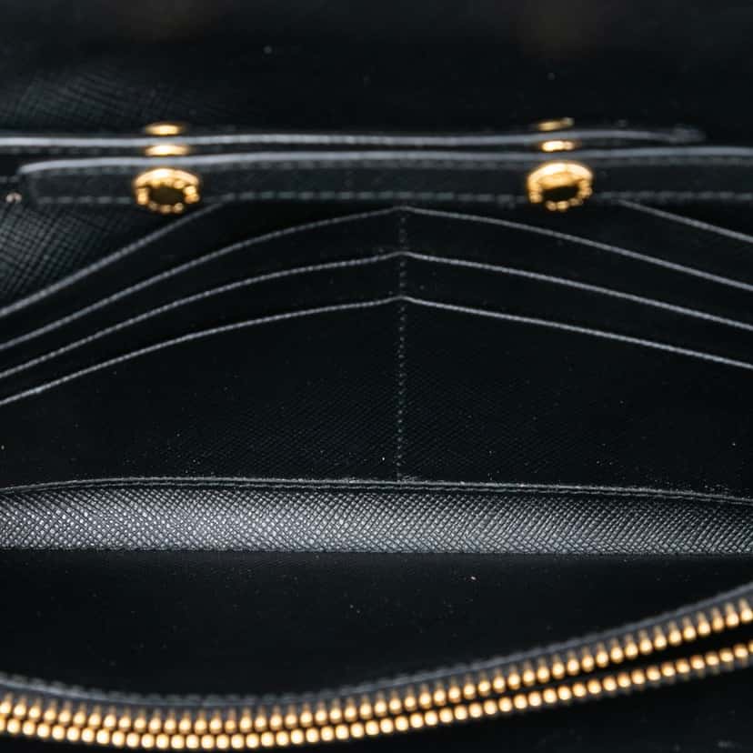 Prada Saffiano Lux Wallet On Chain Black Leather Very good condition - Model View