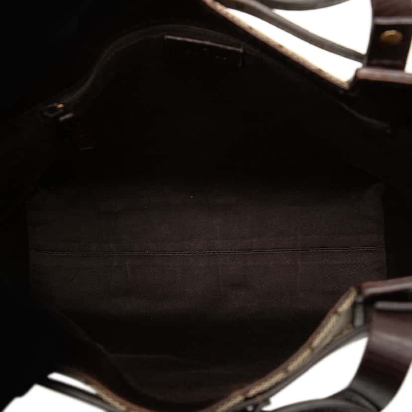 Gucci GG Canvas Tote Beige Good condition - Model View