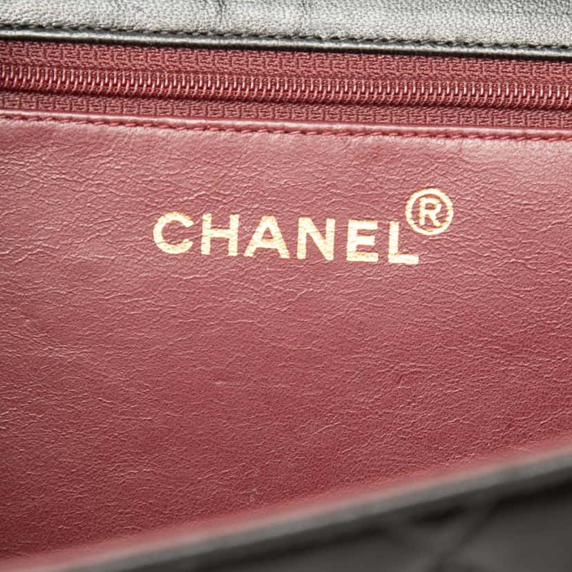 Chanel Medium CC Quilted Lambskin Single Flap Black Leather Very good condition - Box View