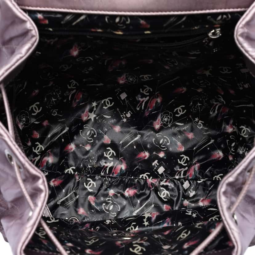 Chanel Quilted Iridescent Calfskin Ground Control Flap Backpack Pink Leather Very good condition - Model View