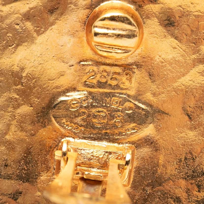 Chanel CC Gold Plated Round Clip On Earrings Gold Metal Very good condition - Inside View