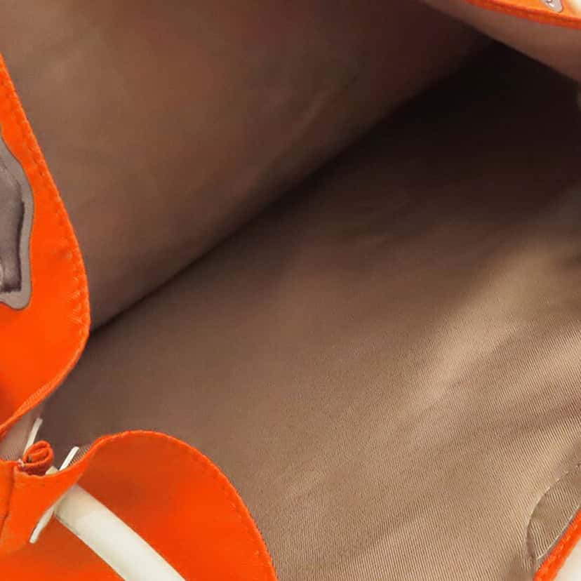 Hermès Silk and Barenia Vif Argent Silky City 38 Orange Very good condition - Model View