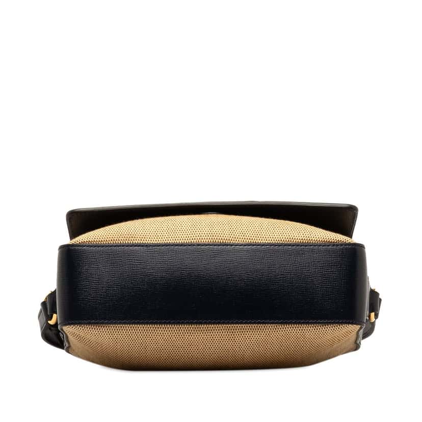 Gucci Horsebit 1955 Flap Pocket Camera Bag Beige Very good condition - Model View