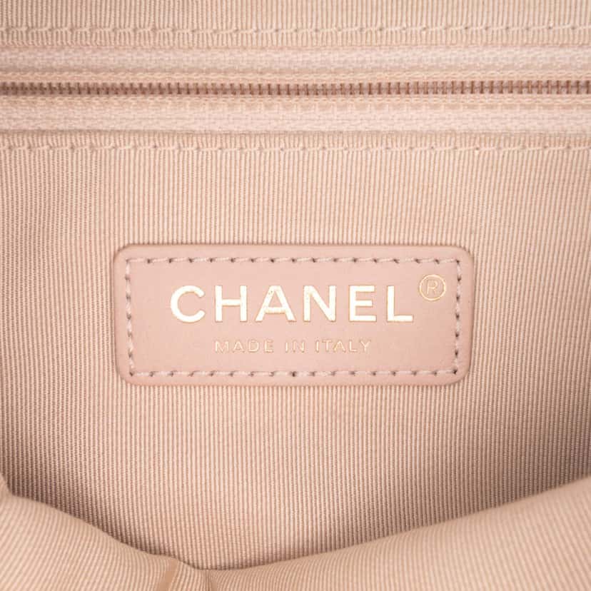 Chanel CC Quilted Caviar Turnlock Full Flap White Leather Very good condition - Box View