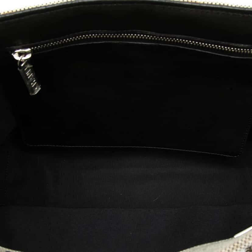 Chanel CC Camellia No. 5 Choco Bar Canvas Tote Other Very good condition - Model View