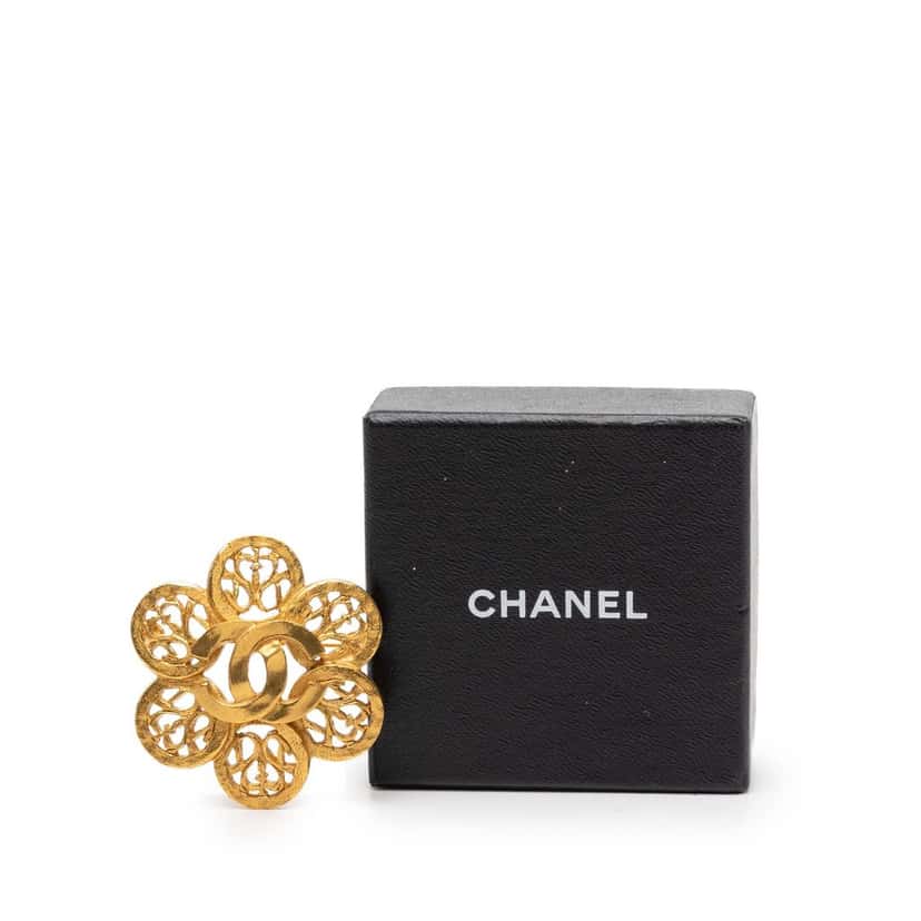Chanel Gold Plated CC Flower Brooch Gold Metal Very good condition - Model View