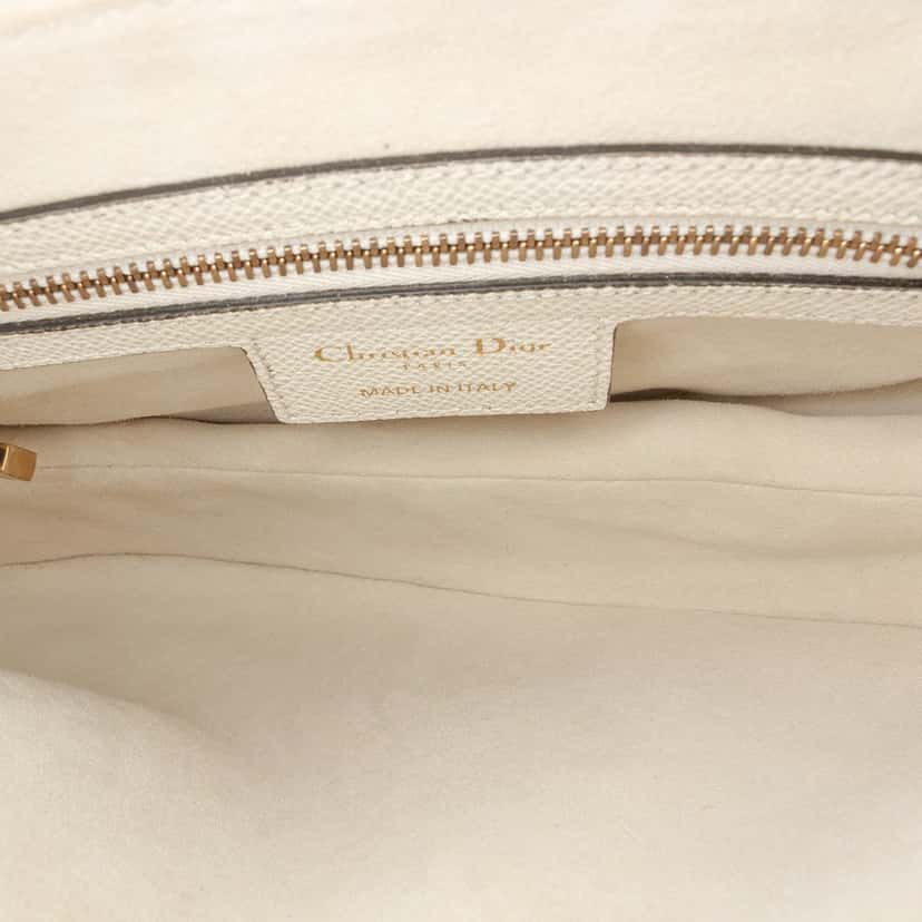 Dior Grained Calfskin Saddle Bag White Leather Very good condition - Model View