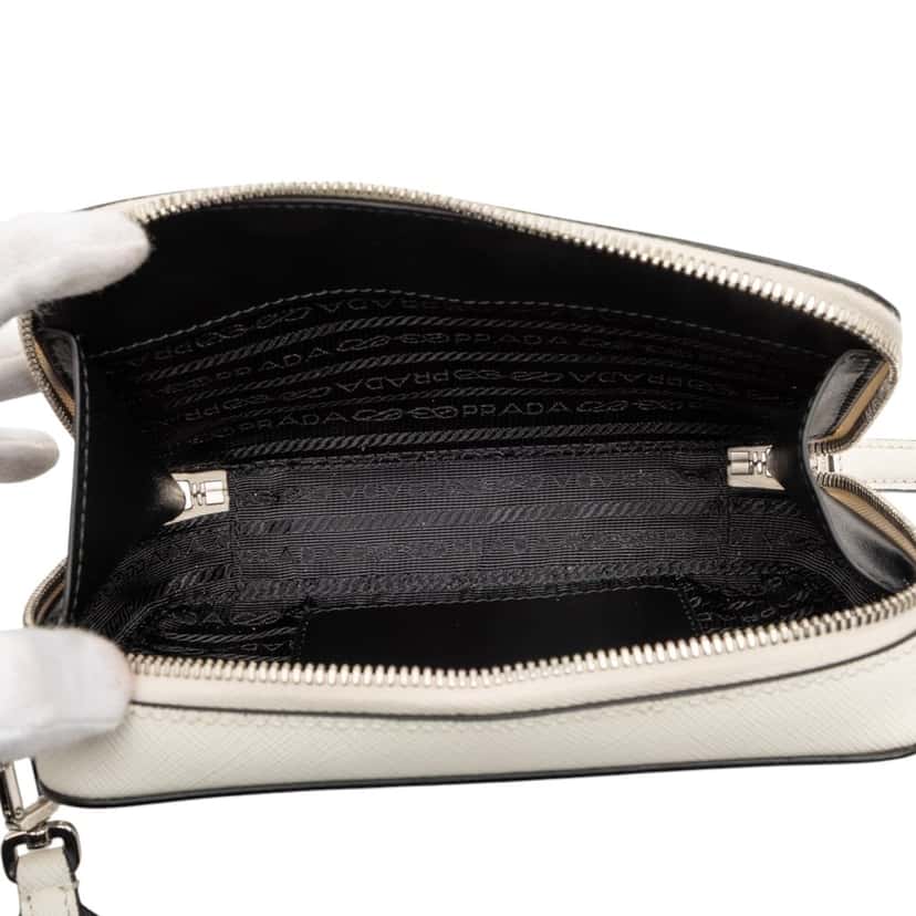 Prada Saffiano Brique Crossbody White Leather Very good condition - Model View