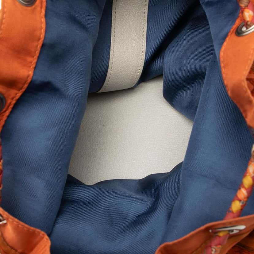 Hermès Silk Brides de Gala Sac Soie Cool 22 Orange Very good condition - Model View