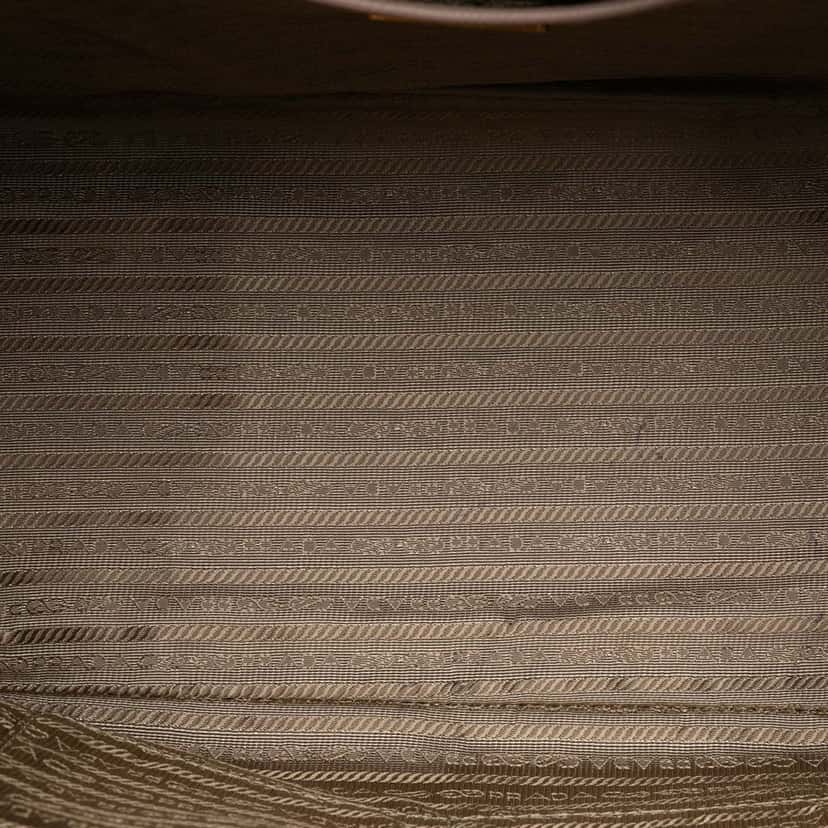 Prada Large Saffiano Lux Galleria Satchel Brown Leather Very good condition - Model View