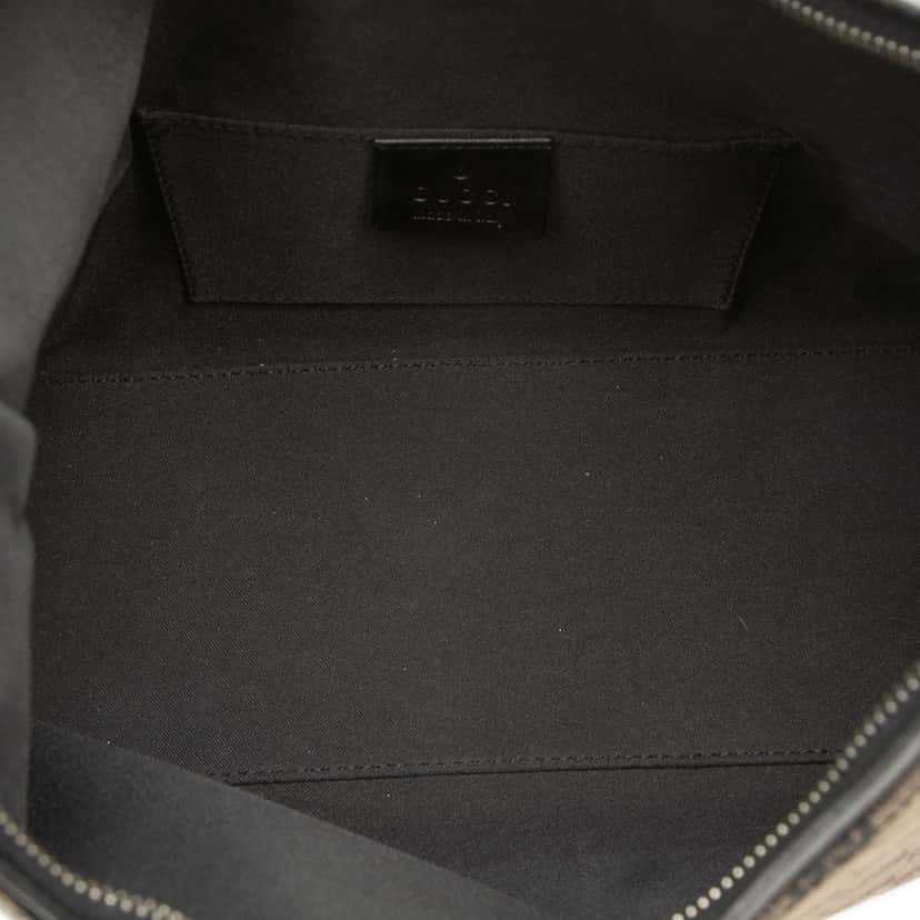 Gucci GG Canvas Shoulder Bag Brown Very good condition - Model View