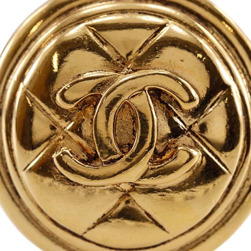 Chanel CC Gold Plated Quilted Round Clip On Earrings Gold Metal Very good condition - Box View