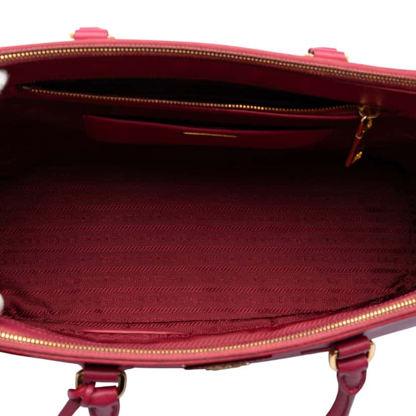 Prada Large Saffiano Lux Galleria Double Zip Satchel Pink Leather Very good condition - Model View