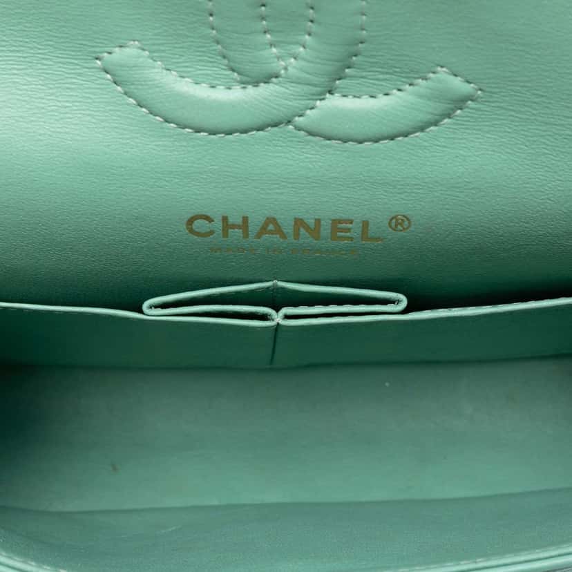 Chanel Small Classic Lambskin Double Flap Green Leather Very good condition - Model View