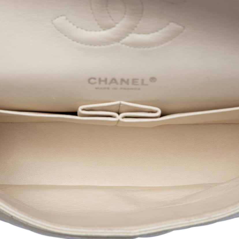 Chanel Medium Classic Caviar Double Flap White Leather Very good condition - Model View