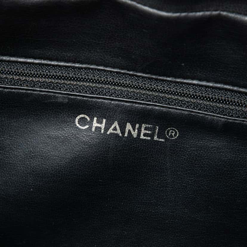Chanel Quilted Lambskin Cosmetic Pouch Black Leather Very good condition - Box View