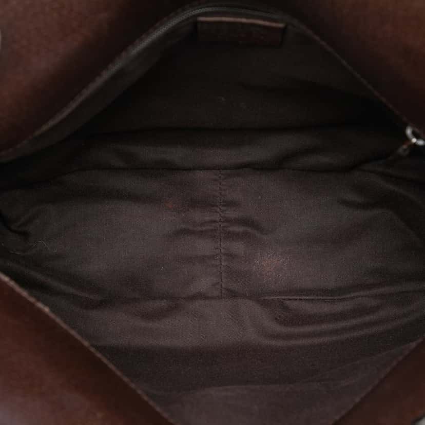 Gucci GG Canvas Shoulder Bag Beige Very good condition - Model View