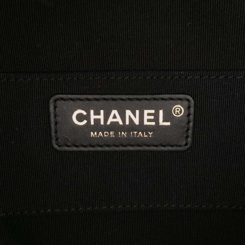 Chanel Quilted Lambskin Oval Logo Chain Top Handle Round Clutch on Chain Black Leather Very good condition - Box View
