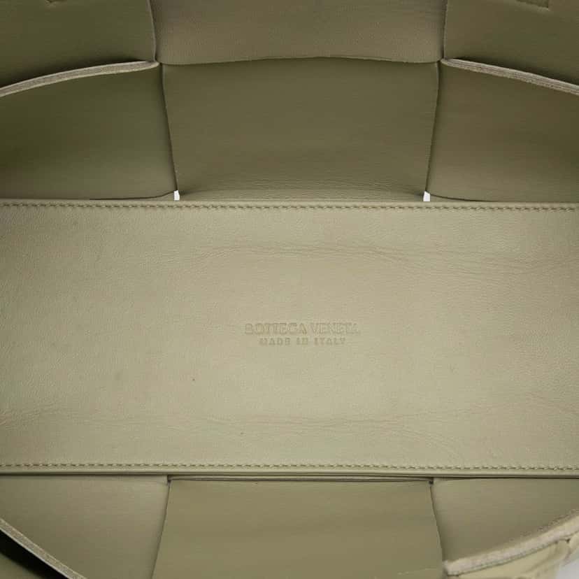 Bottega Veneta Small Nappa Maxi Intrecciato Arco Tote Green Leather Very good condition - Model View