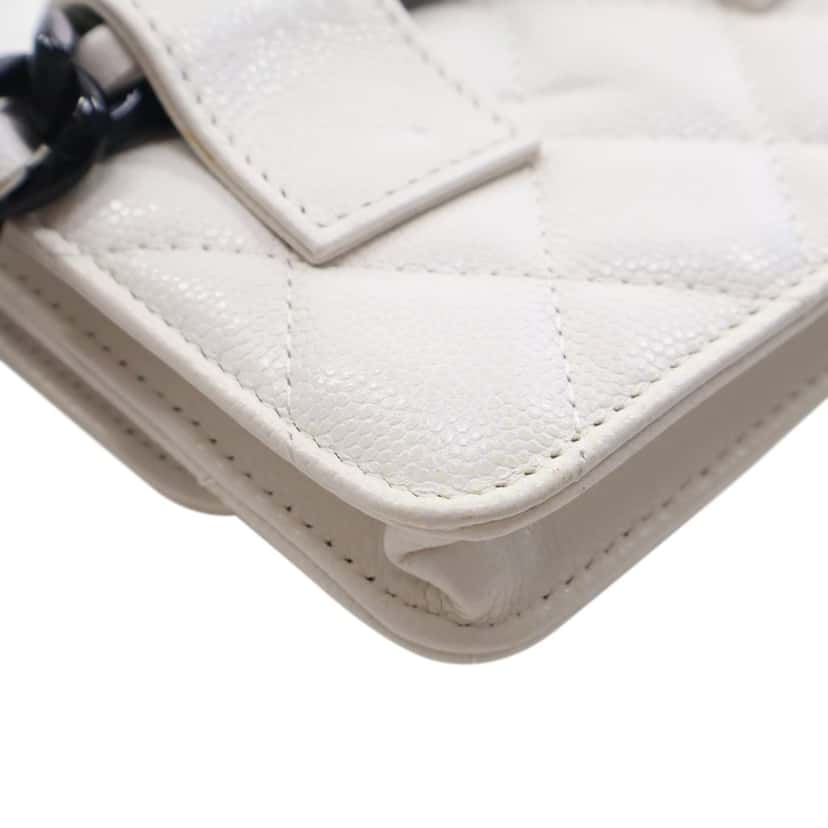 Chanel Quilted Caviar My Everything Belt Bag White Leather Very good condition - Model View