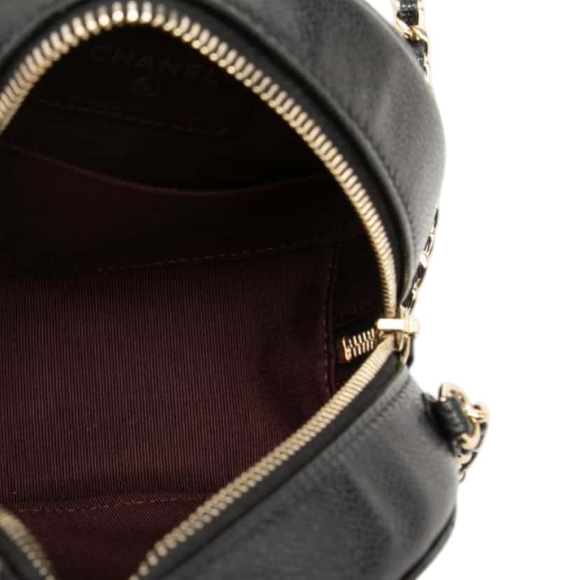 Chanel CC Quilted Caviar Round Clutch With Chain Black Leather Very good condition - Model View