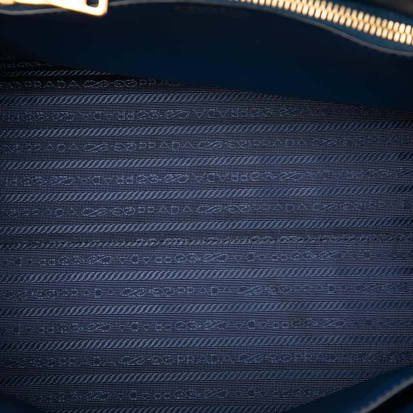Prada Medium Saffiano Cuir Monochrome Top Handle Tote Blue Leather Very good condition - Model View