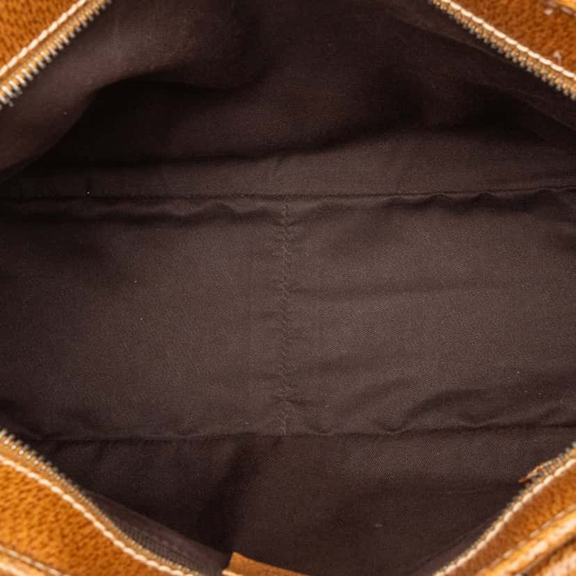 Gucci GG Canvas Tote Beige Very good condition - Model View