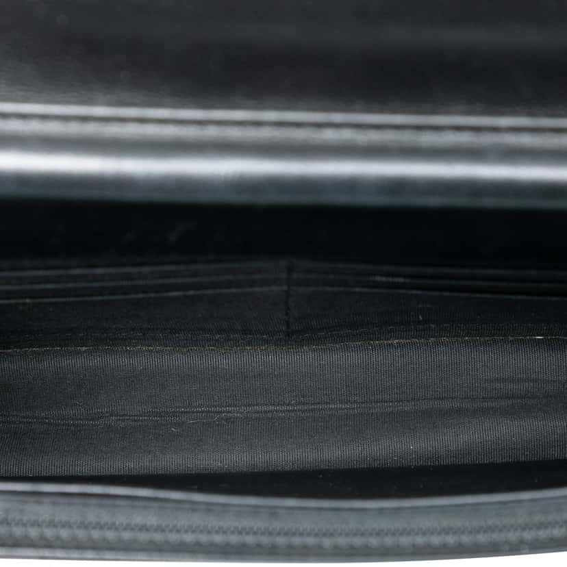 Chanel CC Embossed Lambskin Diamond Wallet On Chain Black Leather Very good condition - Model View