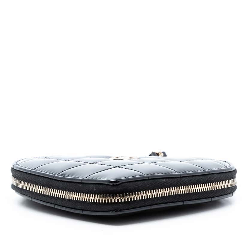 Chanel Quilted Patent Duo Heart Clutch with Chain Black Leather Very good condition - Inside View
