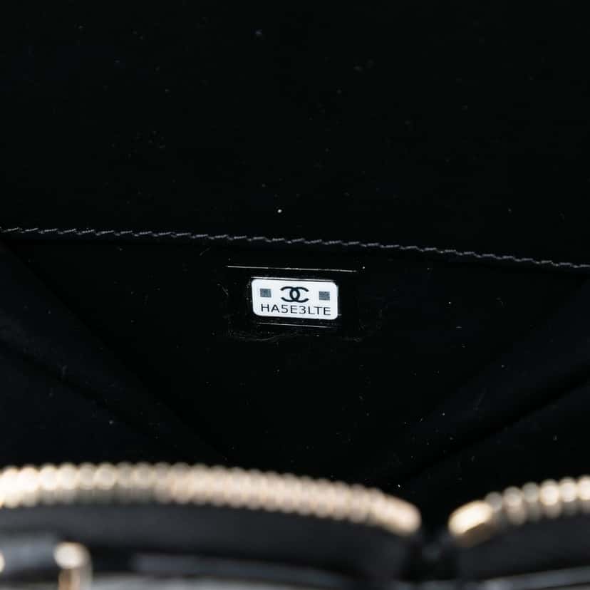 Chanel Quilted Patent Duo Heart Clutch with Chain Black Leather Very good condition - Box View