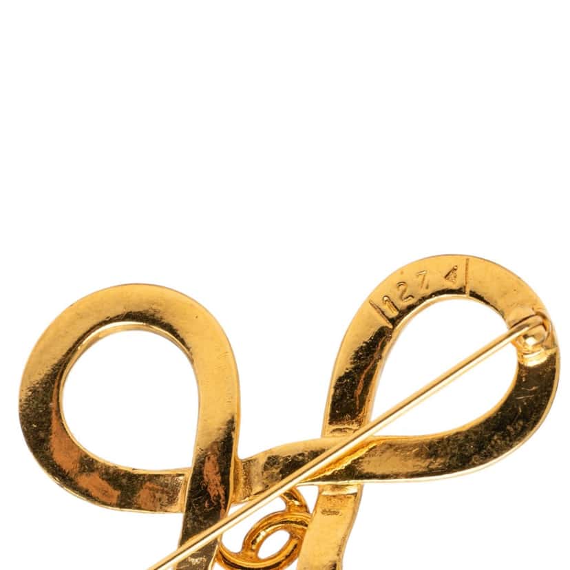 Chanel CC Gold Plated Infinity Brooch Gold Metal Very good condition - Model View