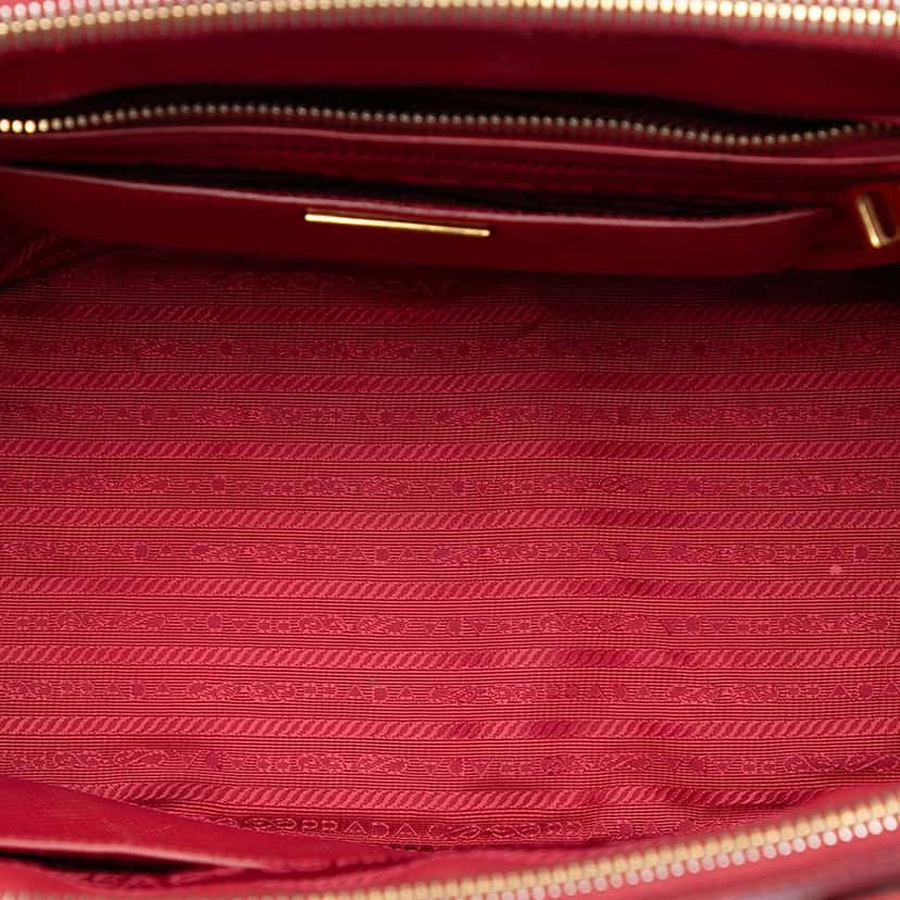 Prada Medium Saffiano Lux Galleria Double Zip Satchel Red Leather Very good condition - Model View