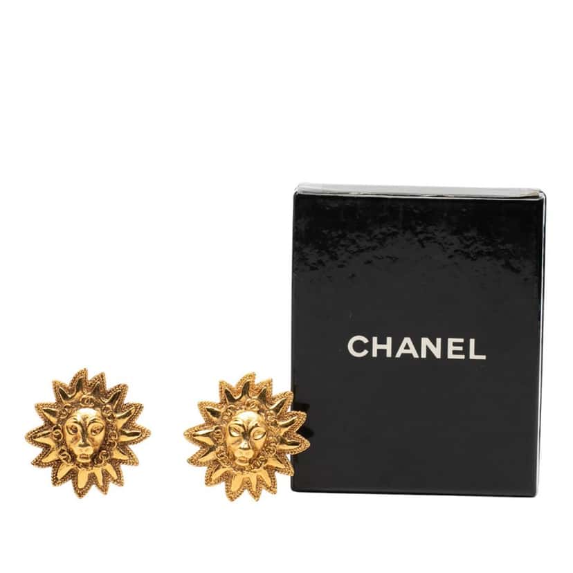 Chanel CC Gold Plated Lion Sunburst Clip on Earrings Gold Metal Very good condition - Model View