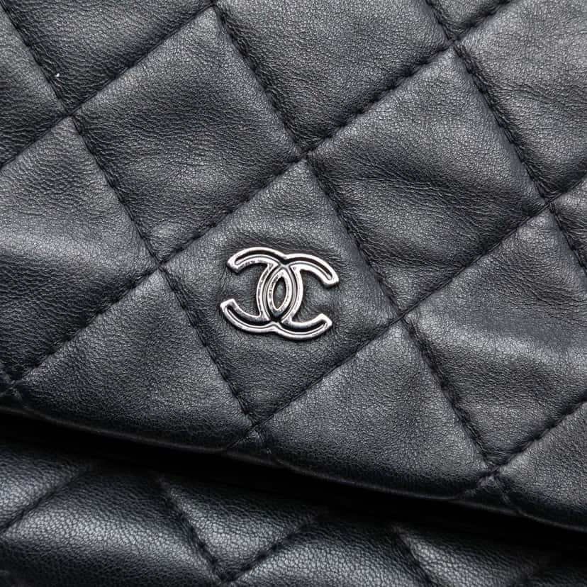 Chanel Quilted Lambskin CC Beauty Foldover Clutch Black Leather Good condition - Box View