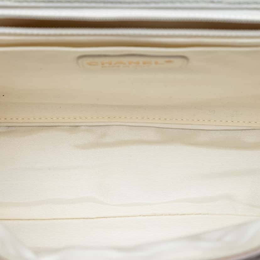 Chanel Tricolor Quilted Grosgrain Satin Reissue 2.55 Single Flap 227 Blue Very good condition - Model View