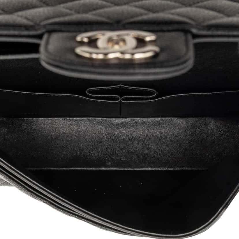 Chanel Medium Classic Caviar Double Flap Black Leather Very good condition - Model View