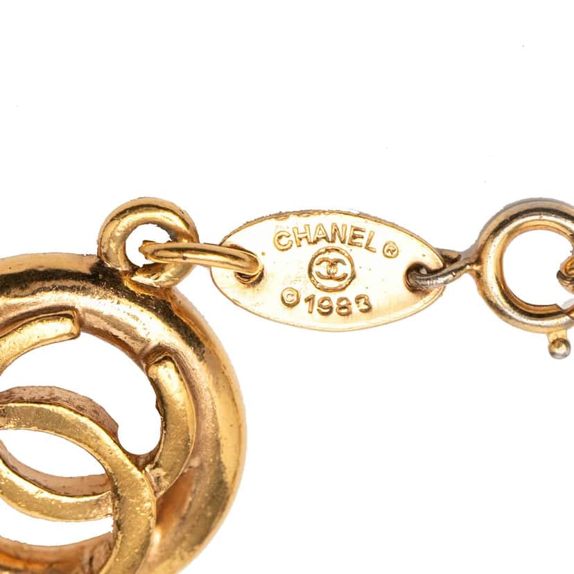 Chanel CC Gold Plated Openwork Circle Charms Link Bracelet Gold Metal Very good condition - Model View